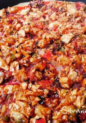 Una foto de 80.🍕Pizza barbacoa vegana de heura (no pollo) y masa Tex-Mex🌮