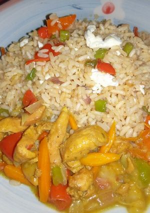 A picture of Chinese rice with chicken curry soup.