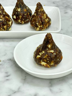 ખજુર મોદક (Khajoor Modak Recipe In Gujarati) રેસીપી મુખ્ય ફોટો