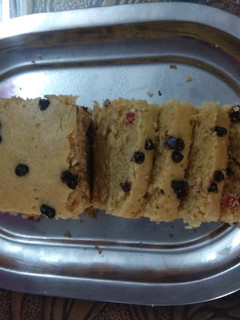 A picture of Carrot tutty fruity cake.