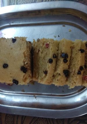 A picture of Carrot tutty fruity cake.