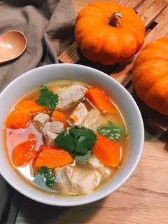 Hình của món Canh Bí Đỏ Hầm Sườn Non.