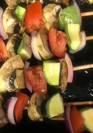 Una foto de Brochetas de verduras