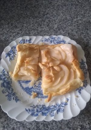 Una foto de Hojaldre rápido - hojaldrada de pera