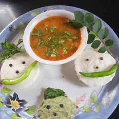 A picture of Idli Sambhar.