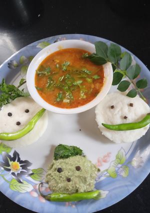 A picture of Idli Sambhar.