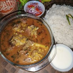 A picture of Daal Gosht.