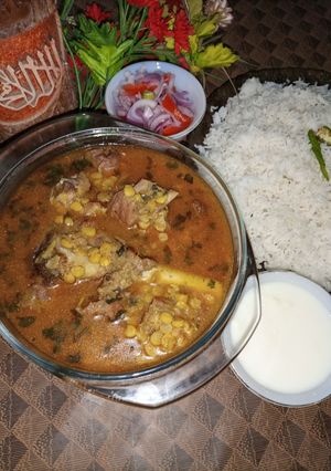 A picture of Daal Gosht.