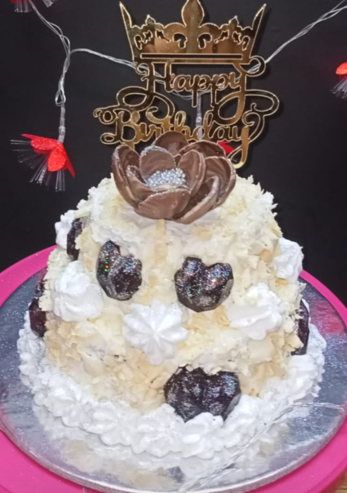 2 அடுக்கு வைட் பாரஸ்ட் கேக் செய்முறை முக்கிய புகைப்படம்