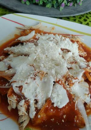 Una foto de Chilaquiles rojos