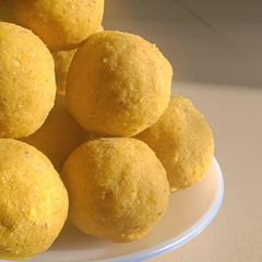 Besan ladoo A picture of Besan ladoo.