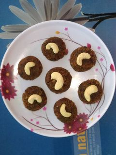 मावा बेसन पेडा (Mawa besan peda recipe in hindi) रेसिपी मुख्य फोटो