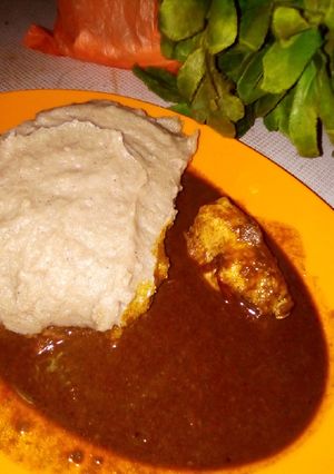 A picture of Tuwon Dawa with kuka soup.