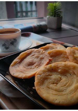 ફરસી પૂરી(Farsi poori Recipe in Gujarati) રેસીપી મુખ્ય ફોટો