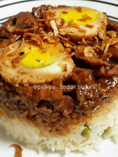 A picture of Steamed Chicken Rice.