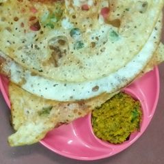 A picture of Rava Dosa with Mint Chutney.