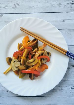 Zdjęcie przepisu Smażone tofu z warzywami.