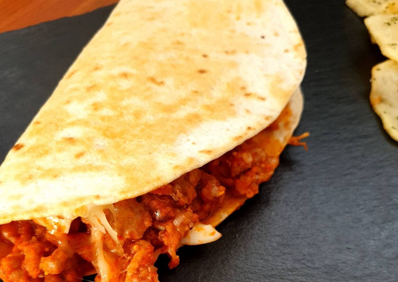 Taco de carne picada y huevo duro