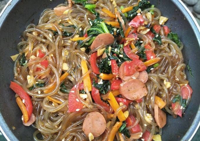 Japchae (Korean Stir Fried Noodle)