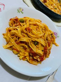 O poză a rețetei Tagliatelle cu sos de roșii, ton și capere !.