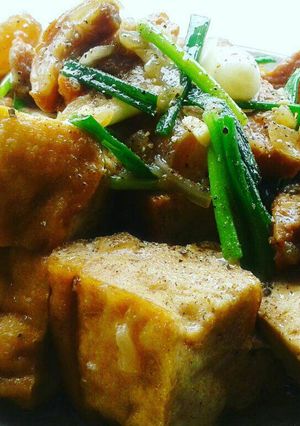 Hình của món Thịt kho đậu hũ.