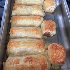 A picture of Cheesy Hot Dog Rolls.