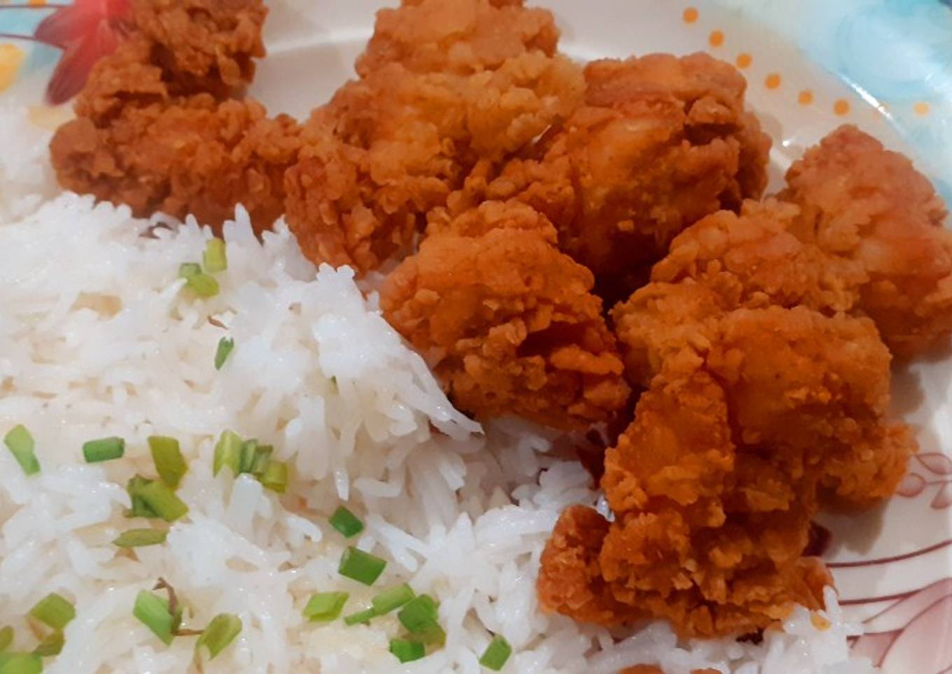 Fried rice with popcorn chicken