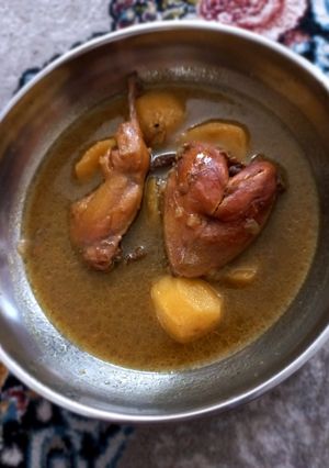 عکسی از دستور یخنی بلدرچین🥣🍲