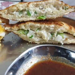 A picture of Chatpati mayo sandwich.