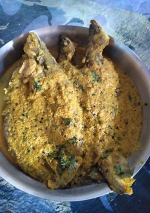 A picture of Poppy seed parshe fish curry.
