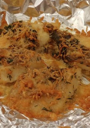 A picture of 芝士蒜蓉烤鰈魚 (Garlic Cheese with White Flounder Fish).