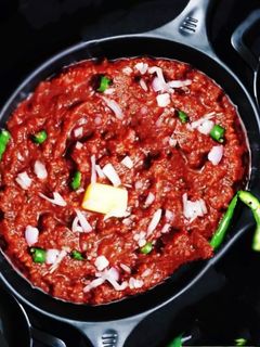 टमाटर सेव की सब्जी (tamatar sev ki sabzi recipe in Hindi) रेसिपी मुख्य फोटो