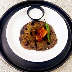 A picture of Dal Wala Paratha.