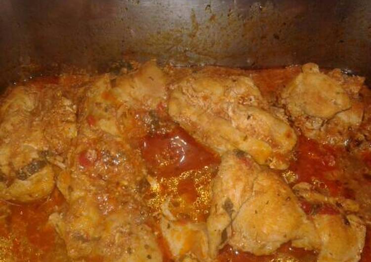 Pechuga de pollo en salsa de tomate natural
