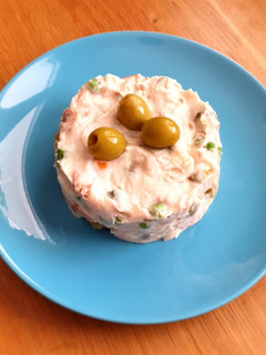 Una foto de Ensaladilla rusa de alubias blancas