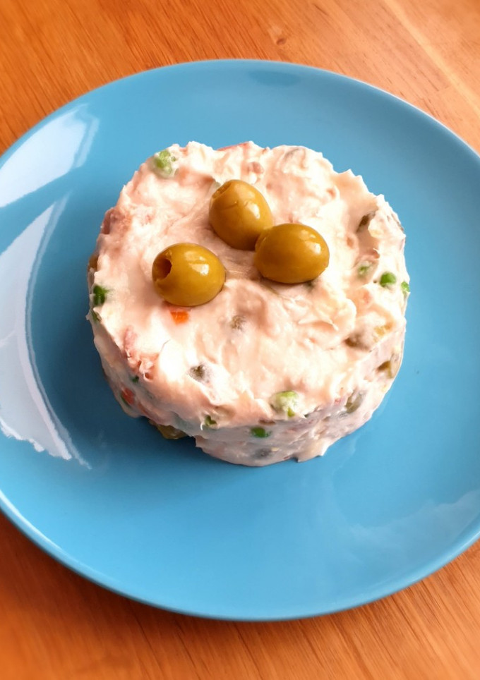 Una foto de Ensaladilla rusa de alubias blancas