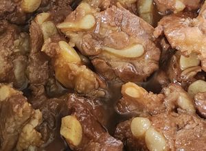 Hình của món Sườn non rim (ram).