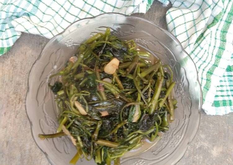 Tumis kangkung bumbu duo bawang