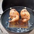 Pollo a la cerveza en barbacoa