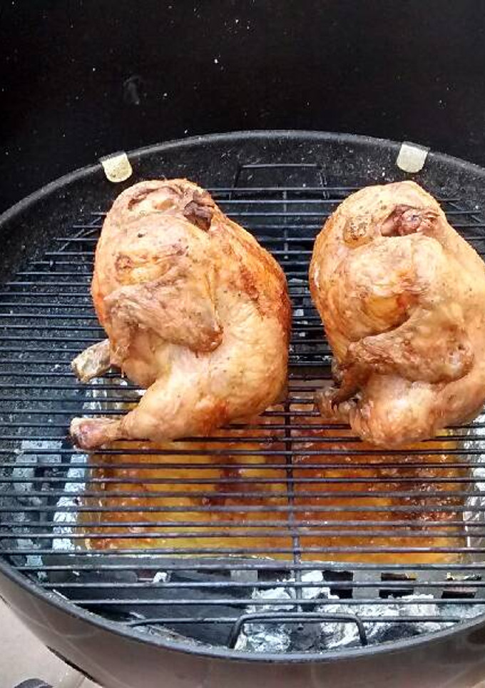 Una foto de Pollo a la cerveza en barbacoa