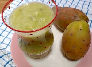 Una foto de Shake de higo de tuna o higo de indias o nopal