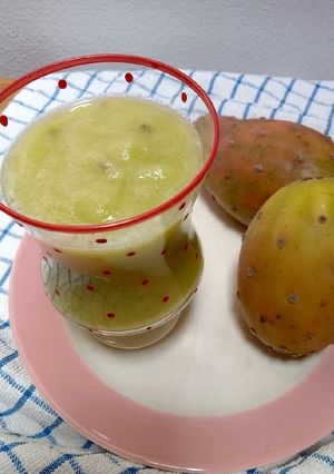 Una foto de Shake de higo de tuna o higo de indias o nopal