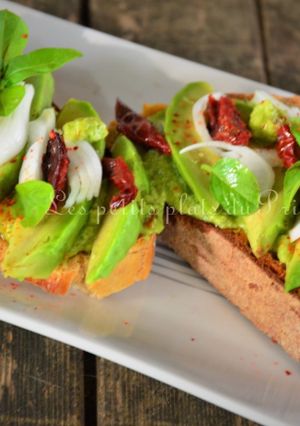 Une photo de Vegetarian Avocado toast
