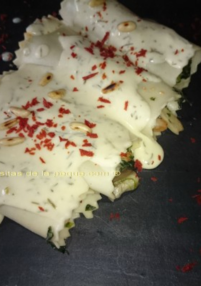 Una foto de Canelones de espinacas, setas y gambas