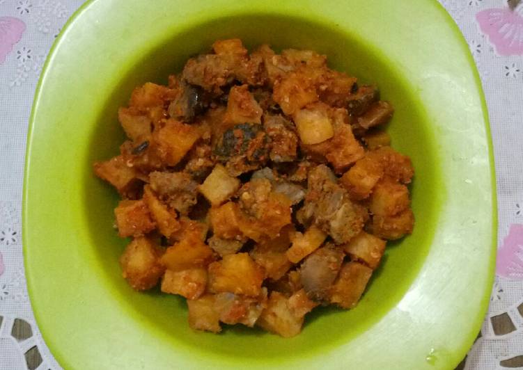 Sambal goreng kentang dan hati ayam