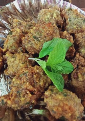 A picture of Green Moong dal pakoda.