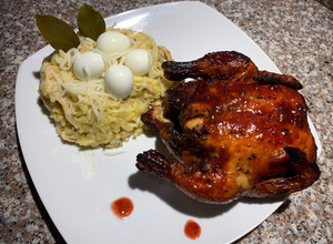 Una foto de Codorniz en salsa BBQ de moras con Risotto de Hongos
