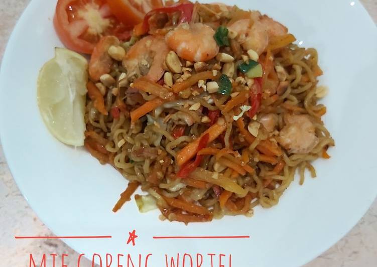 Mie goreng wortel udang bumbu kacang