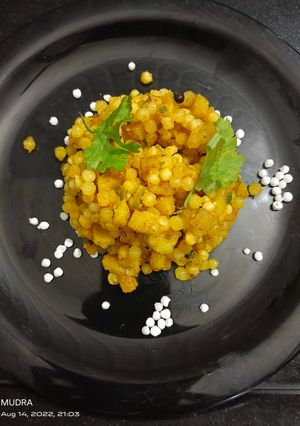 સાબુદાણા ખીચડી (Sabudana Khichdi Recipe In Gujarati) રેસીપી મુખ્ય ફોટો