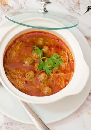 A picture of Red_vermicelli_soup.